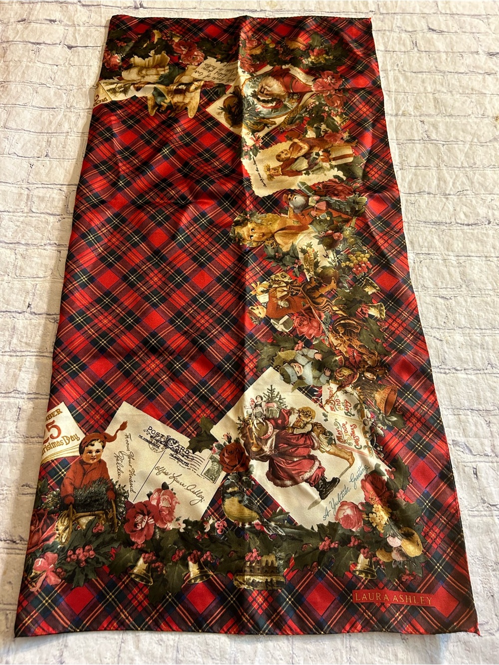 LAURA ASHLEY VTG SANTA CLAUS OVER RED TARTAN PLAID BACKGROUND SCARF SILK - Picture 5 of 10